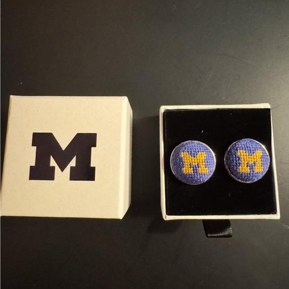 Needlepoint cufflinks - University of Michigan - Picture 2 of 4